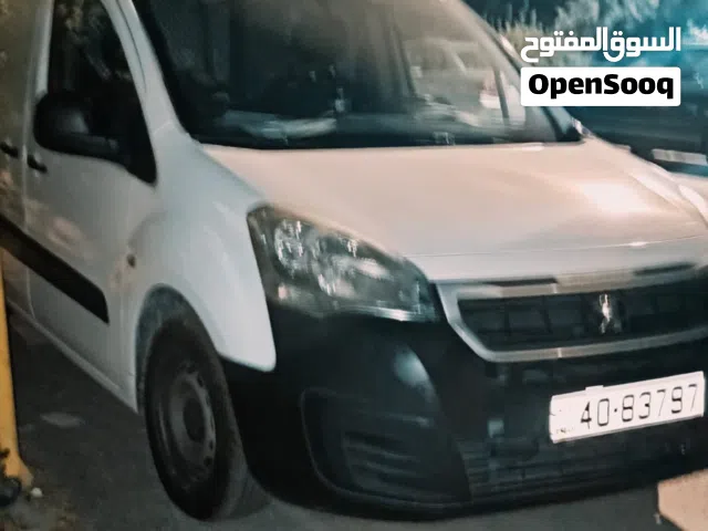 2019 بيجو بارتنر Standard