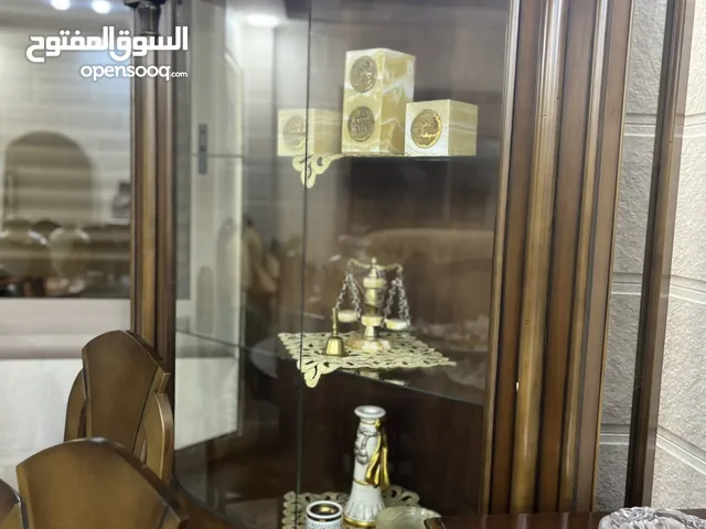 طقم كنب مع سفرة للبيع