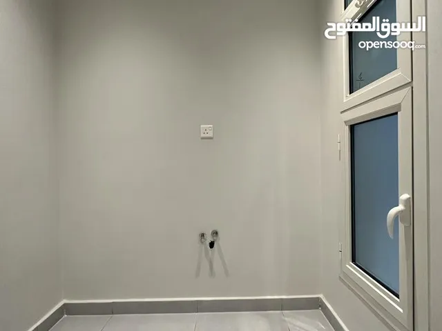 شقة فاخرة للايجار  الرياض حي الملقا  المساحه 180 م   مكونه من :   2 غرف نوم  1صاله 2 دورات مياه   دخ