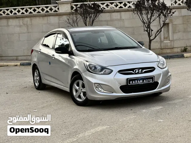 2013, هيونداي, اكسنت, Standard