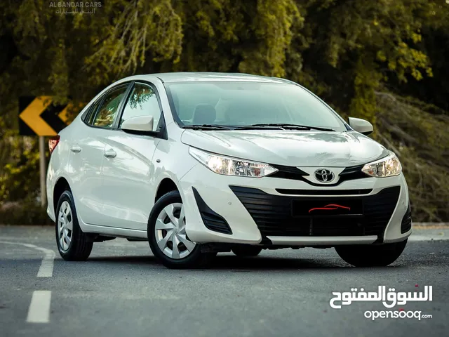 TOYOTA YARIS Excellent Condition White 2019