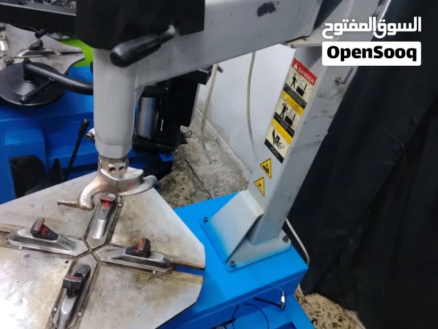 عدة محل بناشر  كاملة مكمله  ماكينة بناشر  جنط 24 بحالة الوكاله على الفحص