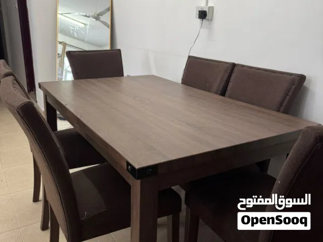 طاولة طعام مع 6 كراسي