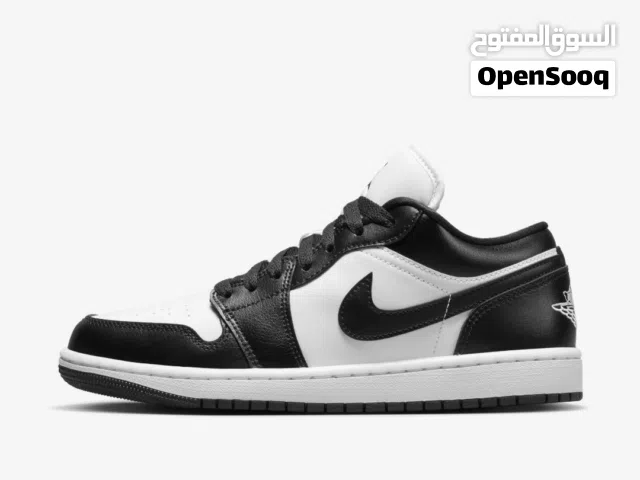 حذاء Air Jordan 1 Low لون أسود/أبيض