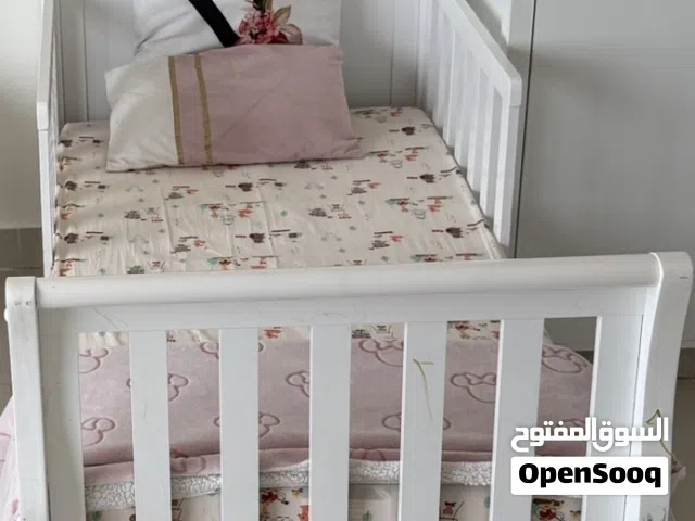 سرير أطفال بالشارقة