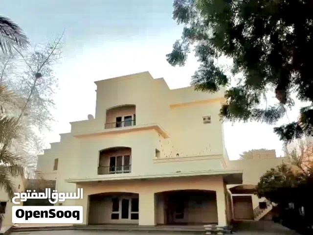 فلتين راقيتين للبيع معا. التواصل بالواتسب مساحة الأرض 2000 متر مربع