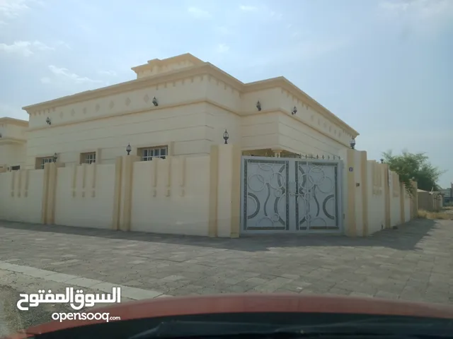 150 m2 2 Bedrooms Villa for Rent in Al Batinah Sohar