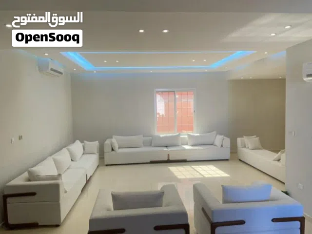 كنبات بحاله ممتازه للبيع في العين