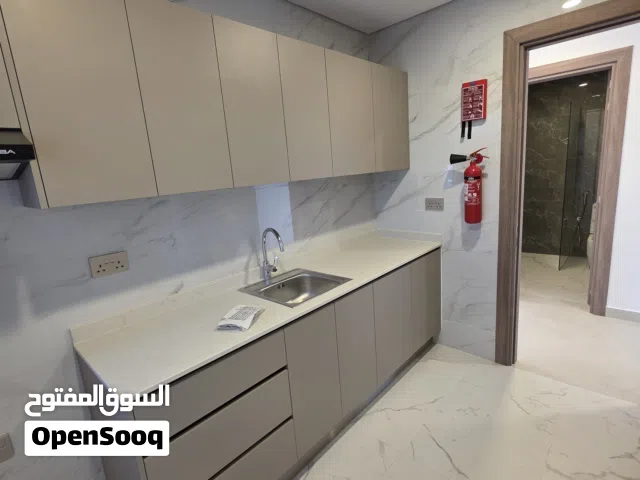 شقه للايجار جديده اول سكن في صحم الردة تتكون غرفتين وصالة و دورتين مياه بلكونه للايجار شامل كل شي