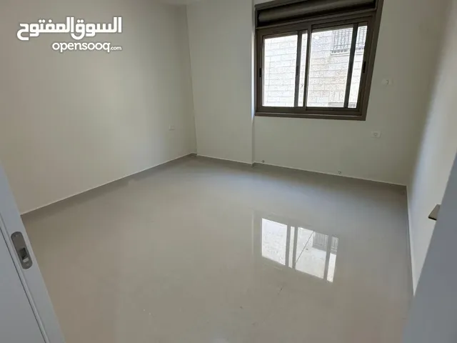 ثلاث غرف نوم غير مفروشة للايجار