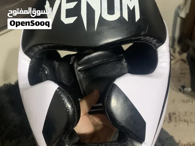 خوذة فنون قتالية صالحة للملاكمة و الموايتاي استعمال فايت واحد فقط جديد بسعر مناسب وحررق