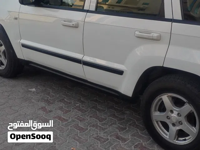 2008 جيب جراند شيروكى Laredo