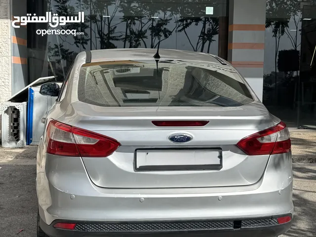 فورد فوكس 2015 فل إضافات للبيع 1600 بنزين
