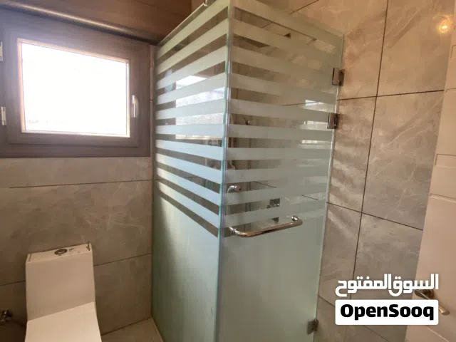 فني تركيب زجاج ومريات