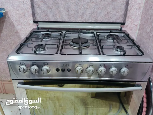 طباخ نظيف جداً خمس عيون شرط الشغل الفرن وخمس عيون