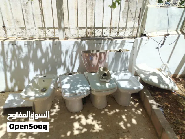 مراحيض مستعملة للبيع