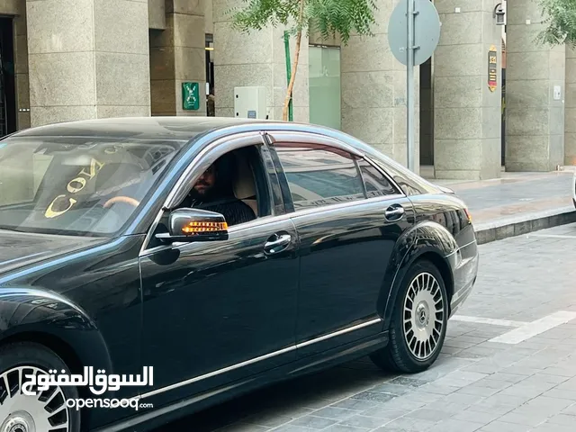 مرسيدس بنز اسود رئاسي