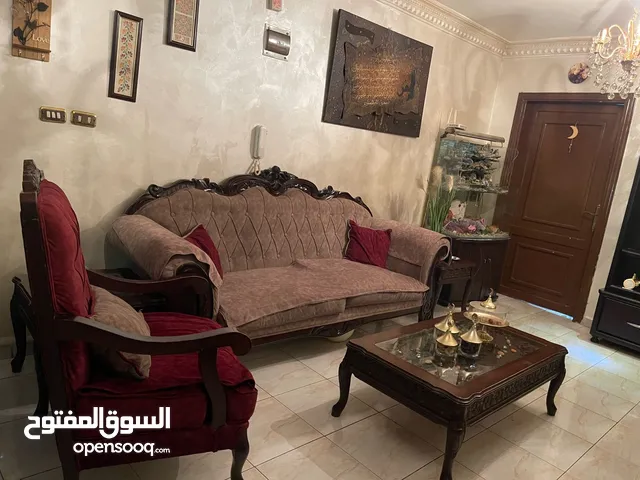 طقم كنب مستعمل بحالة جيدة مع بوفيه بحالة جيدة جدا