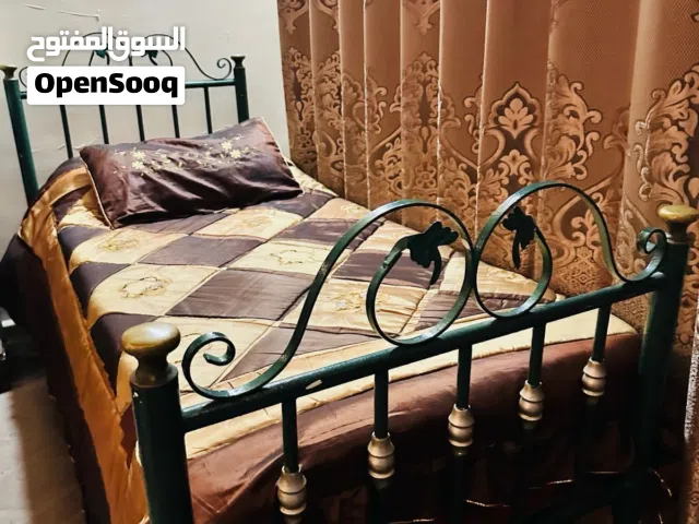 تخت وعلاقة ومراي تعليق