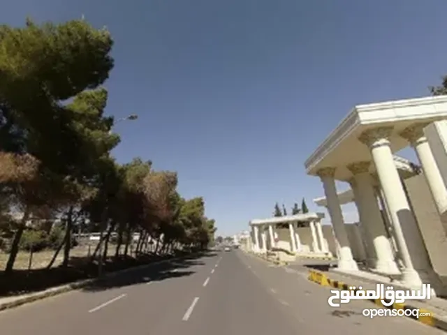 شقة بالكرسي من المالك مساحة 178داخلي ارض80م ترس وحديقة 180