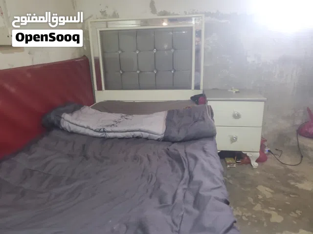 غرفة نوم ثلاث قطع نفر كبير خشب سويدي 12 ملي قوي موجوده في تعز التربه