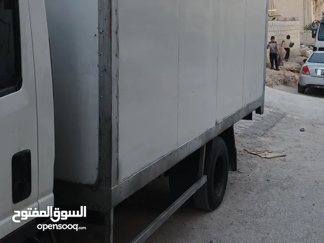 حافظة تبريد راكبة على ايسوزو وبتركب مايتي او كانتر الله يبارك نظيفة تفصيل عزل 10سم