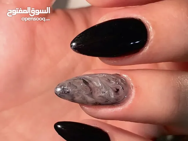 اضافر مكياج