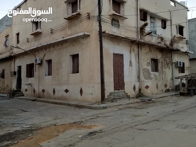 منزل هدم قديم من ثلاثة واجهات للبيع