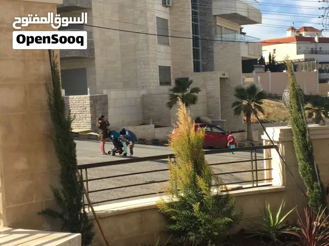 شقة ارضية للبيع او للإيجار 255 متر مع حديقة في شارع المطار بإطلالة مميزة من المالك مباشرة