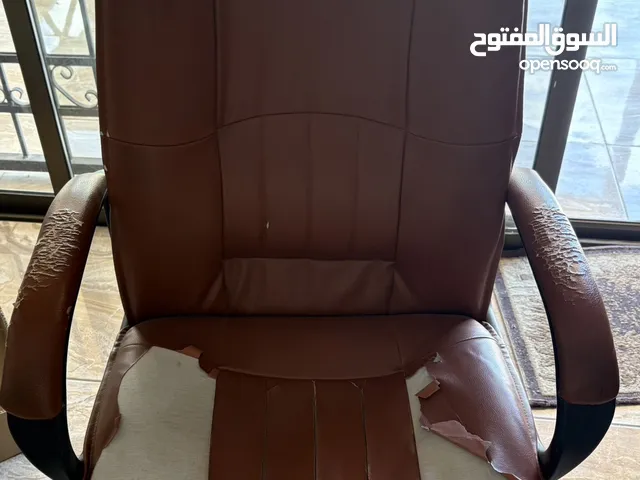 كرسي مكتب مستعمل بحالة جيدة جدًا