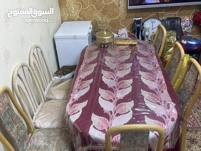 للبيع سفره مع 6 كراسى بحاله ممتازه