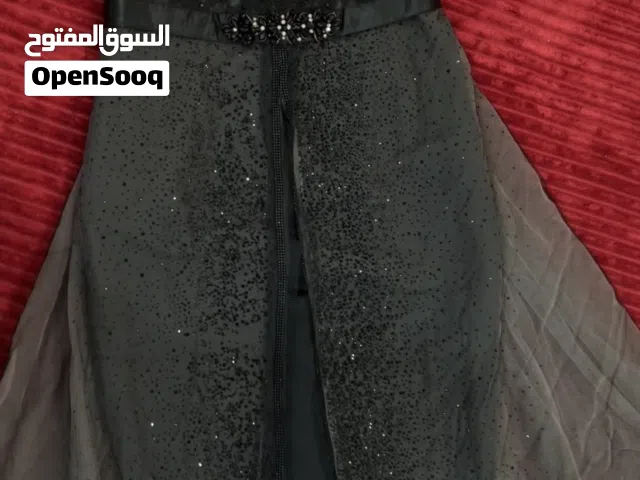 فستان جديد لم يلبس مرتب واايد وجميل عالحقيقه يلبس S و M