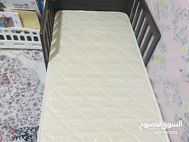 سرير أطفال مع مرتبة  Toddlers’ bed with mattress