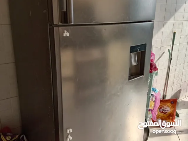 Refrigerator in Excellent Working Condition – Great Deal!