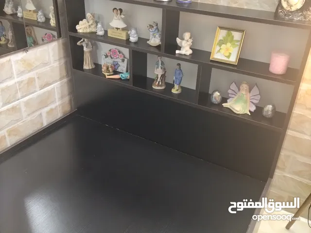 سرير مكتبي مفرد ونص بحالة ممتازة جديد(غير مستعمل)للبيع