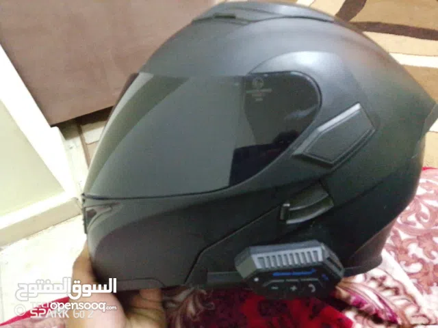خوذة دراجة مستعملة عالية الجودة بحالة جيدة استعمل اسبوع النوع Zor فيها بلوتوث فك متحرك