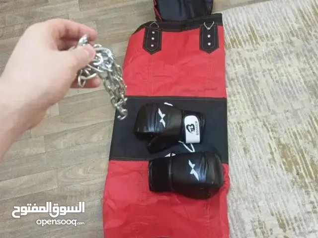 كيس ملاكمه متر و20 سم. مع علاقته والبوكسات حقته البوكات اصلي