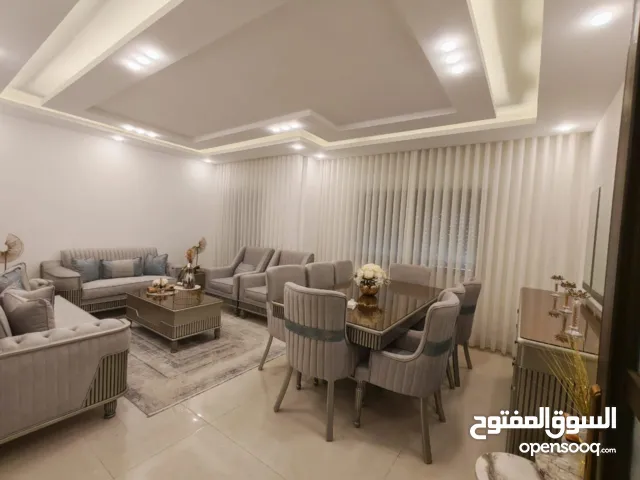 للبيع بداعي السفر شقة أرضية مع الأثاث المساحة 200 متر منطقة ابو السوس قرب اكاديمية البنون