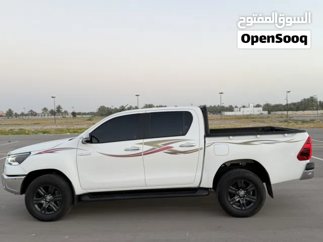2025 تويوتا هيلوكس SR5