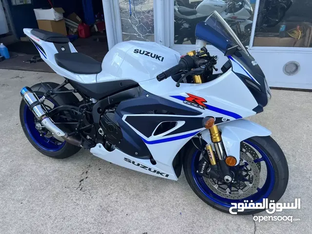 IMMACULATE 2023 GSX-R 1000 SPORT BIKE WITH ABS. SLIP ON EXHAUST, BVEST COLOR COMBO. MINT