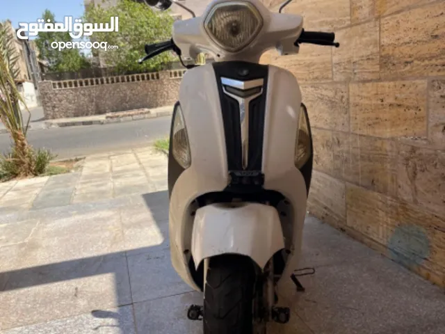 اسكوتر للبيع كاش موديل 2021ممشاه13000كم مرخص مرخص 150سي سي