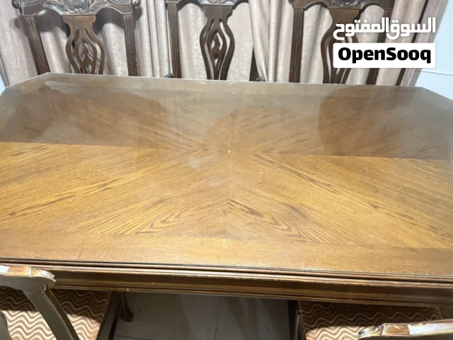 طاولة سفرة للبيع – خشب قوي وثقيل مع زجاج سميك