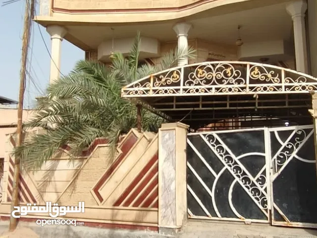 196m2 5 Bedrooms Townhouse for Sale in Basra Baradi'yah