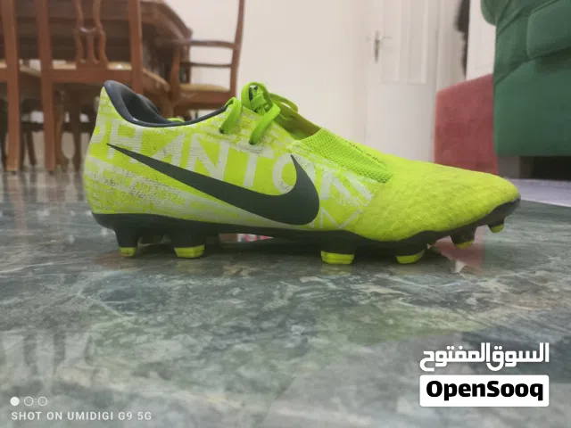 بوت اديداس PREDATOR اصلي نمره 40 سعره 20 دينار و يوجد توصيل