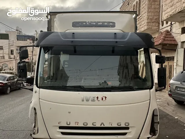 شحن افيكو 10 طن  صندوق ابواب ورمبة  موديل 2008 للبيع ماتور 6 سلندر جير عادي 6 غيار
