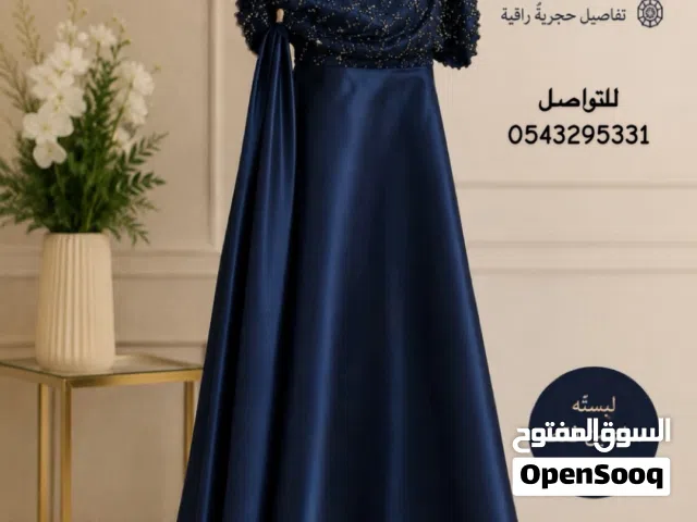 فستان سهرة راقي وفخم جدا وسعره جدا ممتاز لا يوجد الا هذه القطعه الفريدة من نوعها ولونها الجذاب