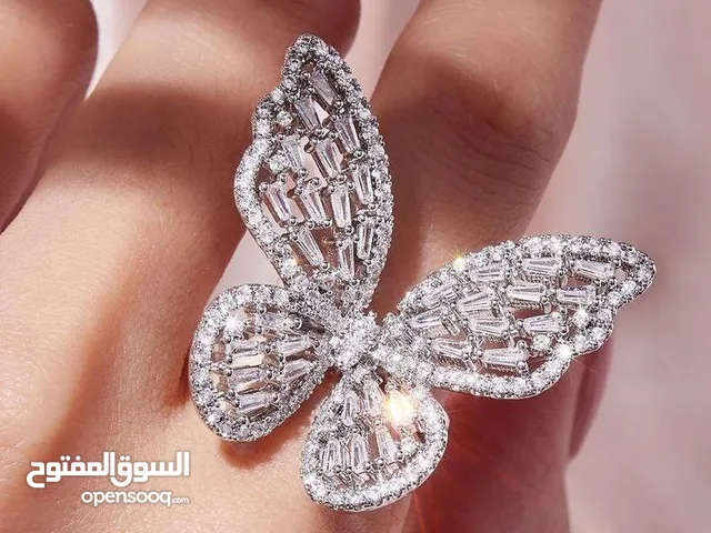 اكسسوارات بشكل فراشة والسعر خرافي