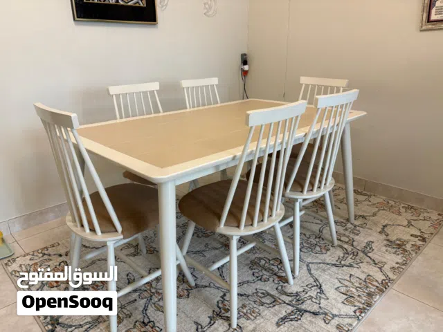 طاولة طعام مع ست كراسي