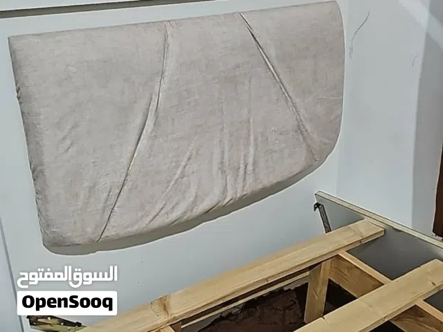 تخت مفرد بس بدو تركيب تفصيل خشب ثقيل كلف 70 دينار، للبيع بسعر 15 الموقع اربد الحي الجنوبي