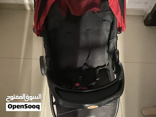 عربة أطفال مستعملة و ممتازة لا عيوب